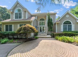 6 Sturrock Way, East Setauket, NY 11733