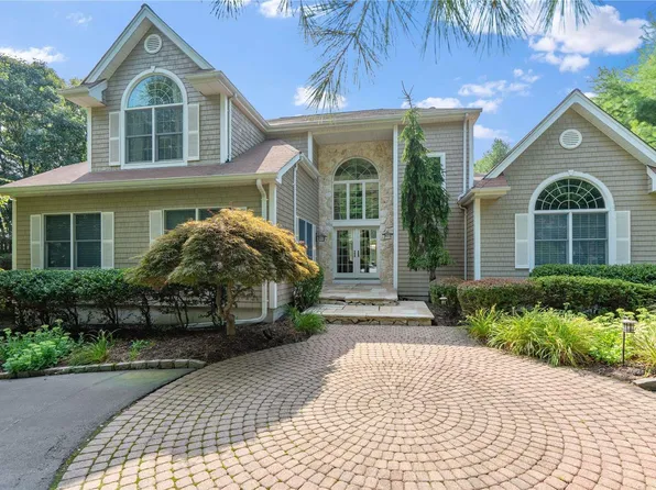 6 Sturrock Way, East Setauket, NY 11733