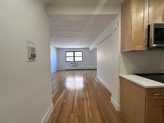 4th image of 149-45 Northern Blvd #5S