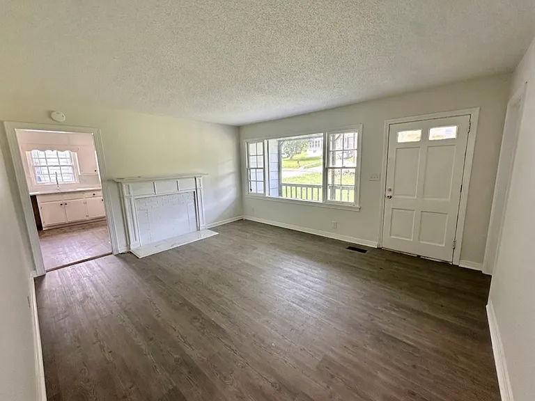 965 Parkway Dr — Photo 11