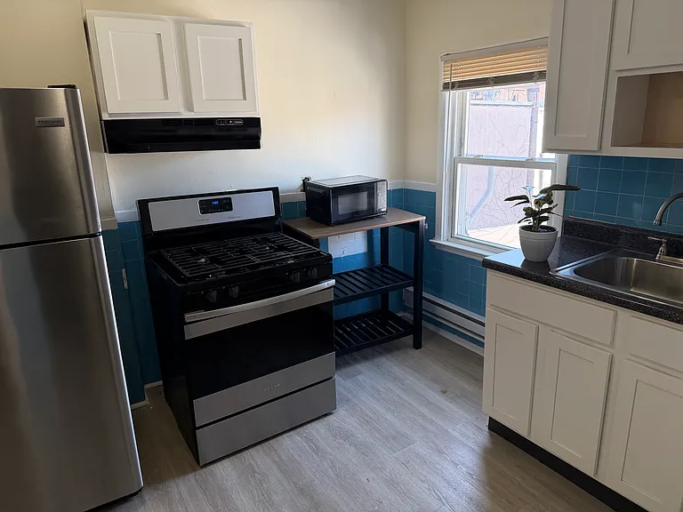 55 Halsey St #3 — Photo 1