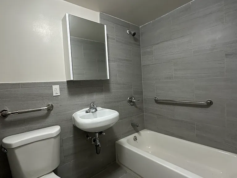 19 E 204th St #R — Photo 13