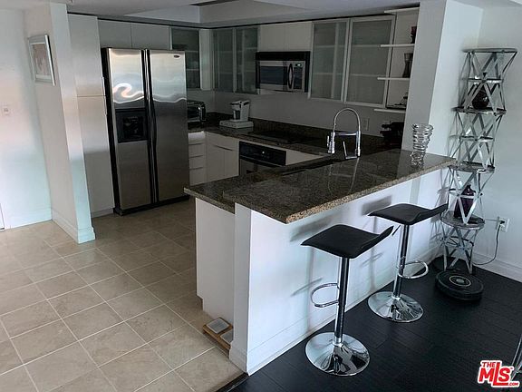 4th image of 13700 Marina Pointe Dr Unit 410