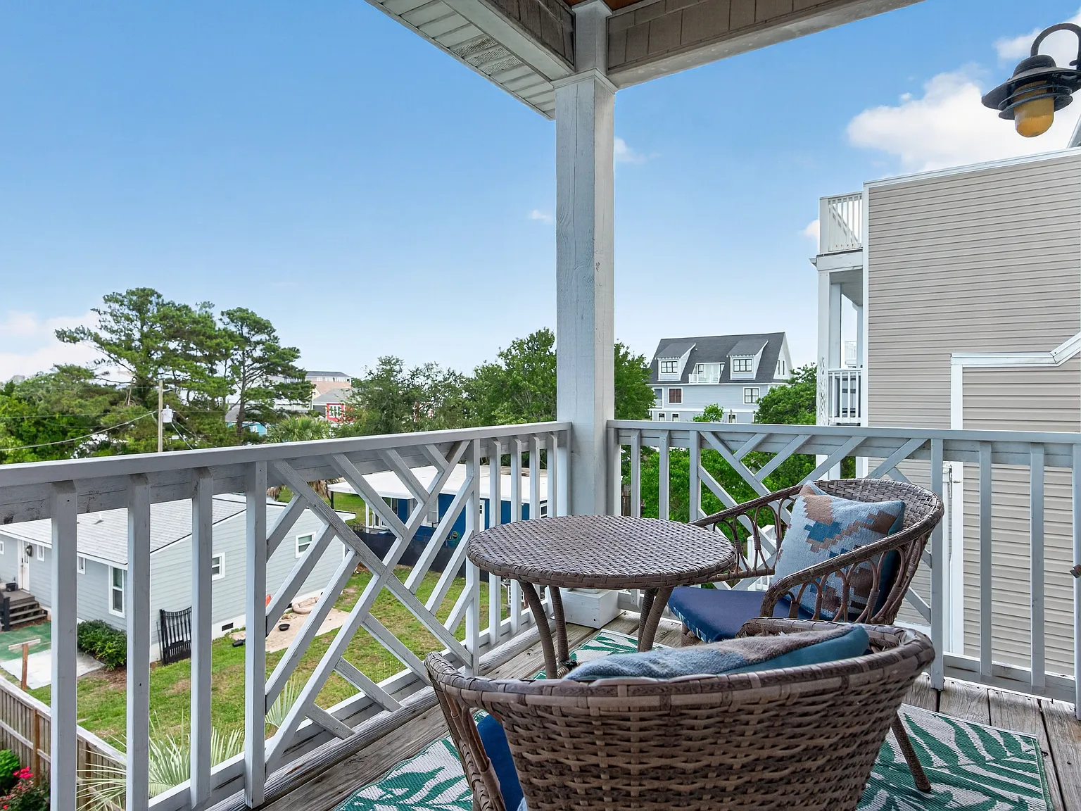 4 bed, 2001 sqft, $3,995 — Photo 3