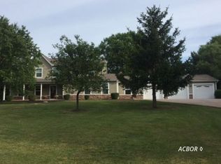 7482 Whitlind Ln, Athens, OH 45701