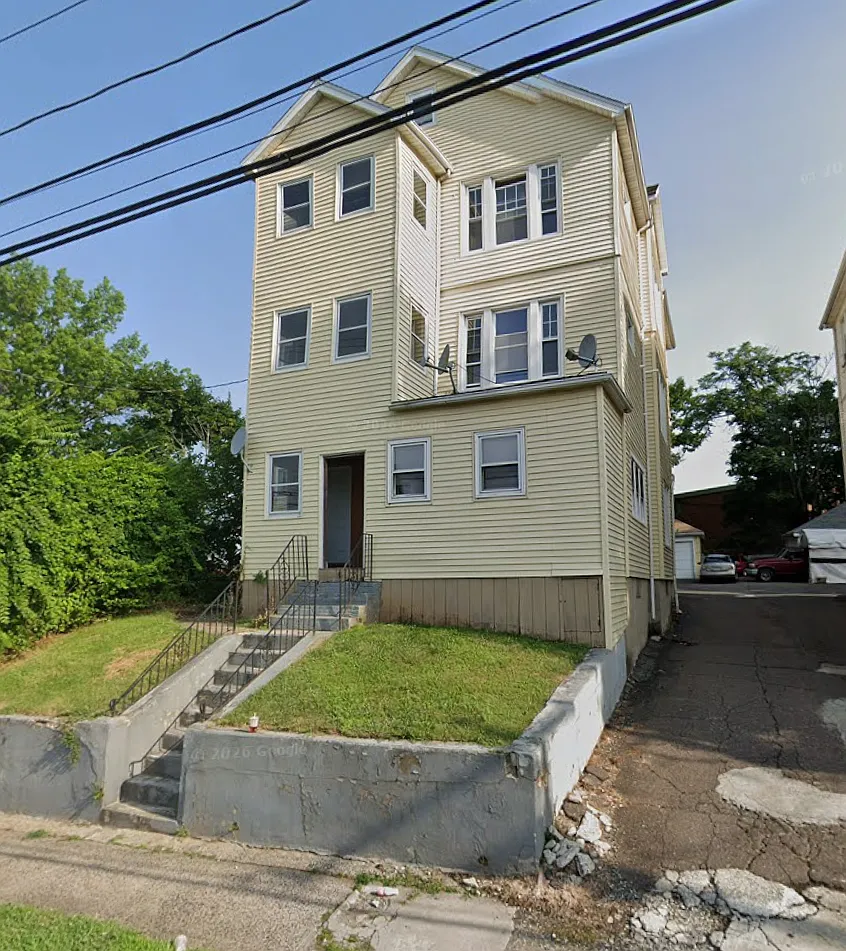 3 bed, 1087 sqft, $2,100 — Photo 1