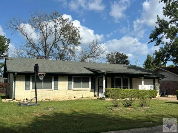 108 Royale Dr, Texarkana, TX 75503