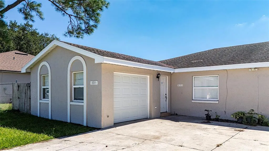 3 bed, 2.0 bath, 2418 sqft, $1,600 — Photo 2