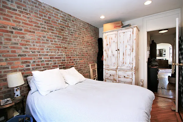 Rented by R New York | media 8