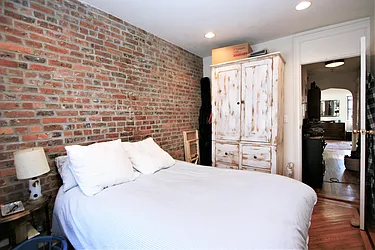 Rented by R New York