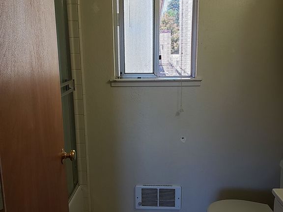 4th image of 210 Locust St