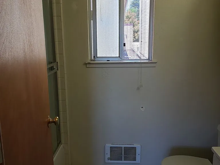 210 Locust St — Photo 4