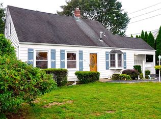 18 Birch Ln, Levittown, NY 11756