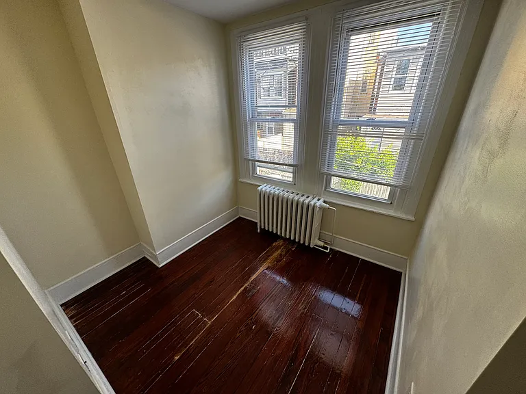 3015 Cambridge St — Photo 9