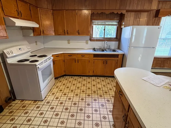 28 New St, North Adams, MA 01247