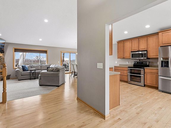 4th image of 909 Firethorne Trl
