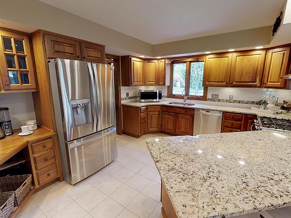 2nd image of 285 Glen Village Ct