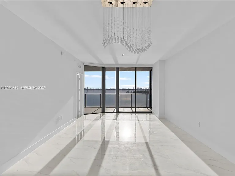 700 NE 24th St #503 — Photo 8