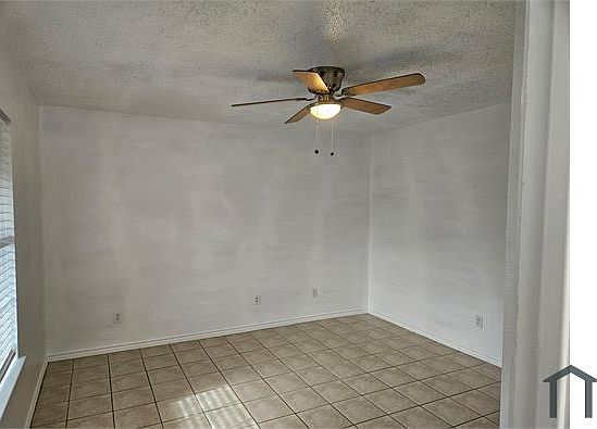 1st image of 2916 Terry Ln #403