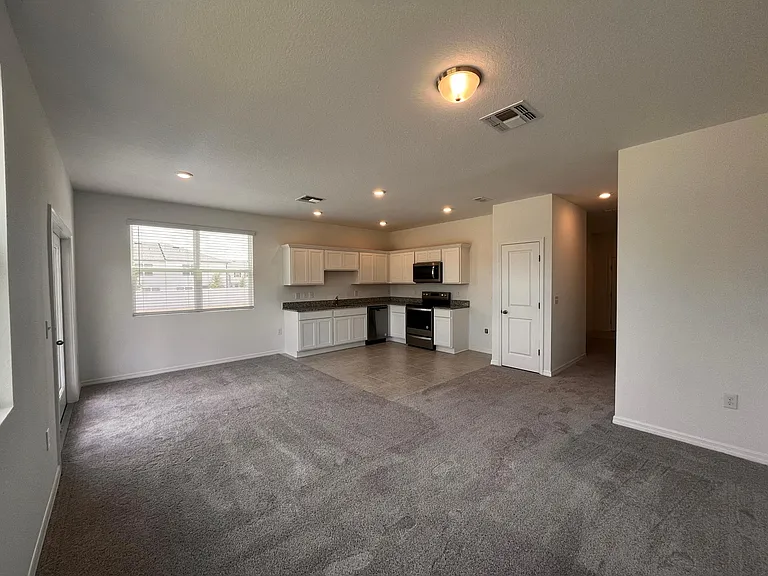 1004 Appleton St — Photo 6