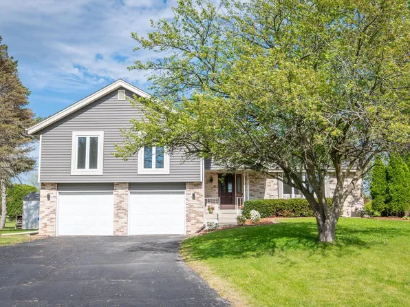 W356N5886 Meadow COURT, Oconomowoc, WI 53066