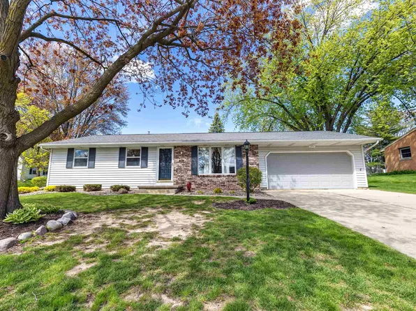 1404 Cormier Rd, Green Bay, WI 54313