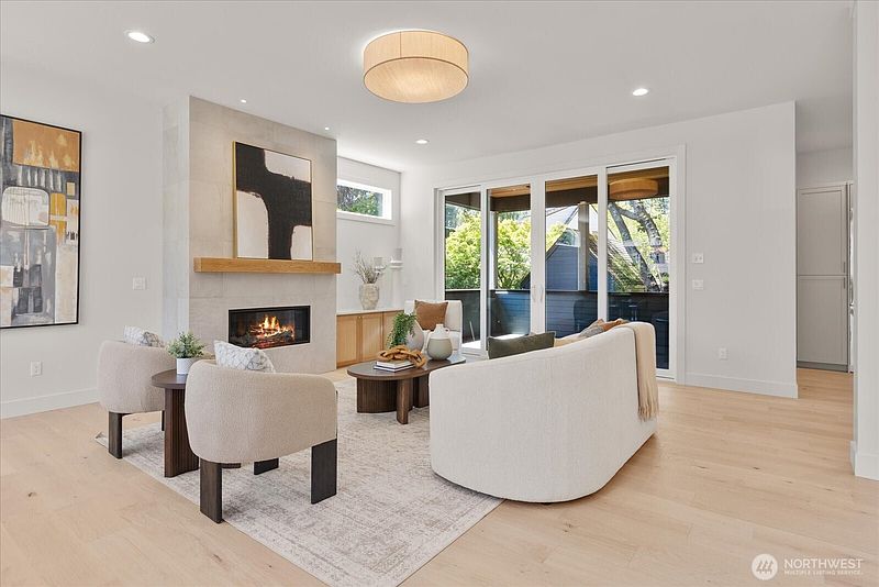 3rd image of 5739 25th Avenue NE