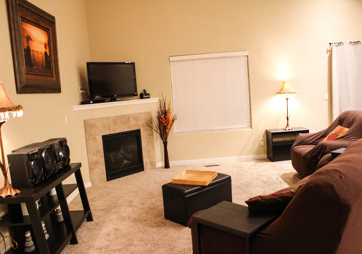 Beautiful Ranch Style Home Offering Private Bedrooms Near Hospitals — Photo 3