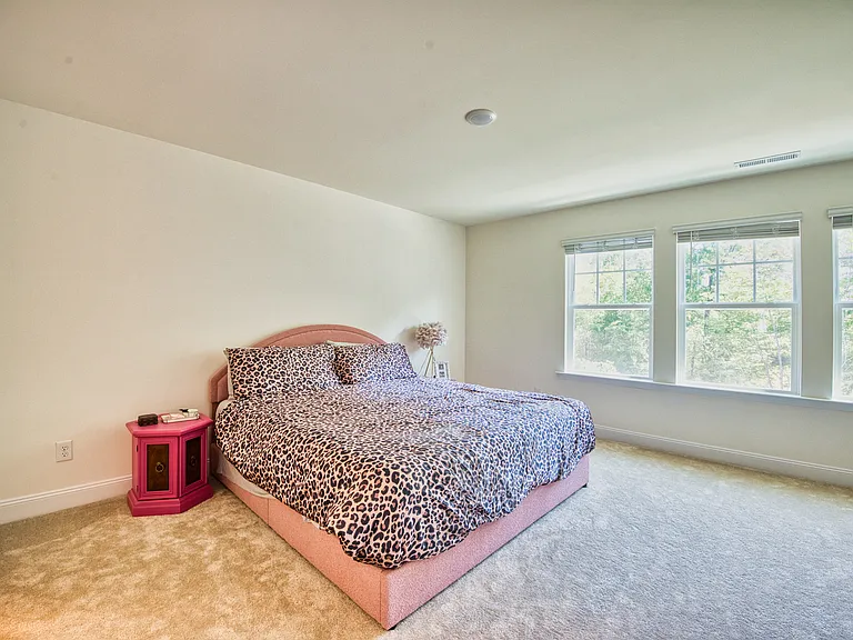 655 Sefton Park Dr — Photo 11