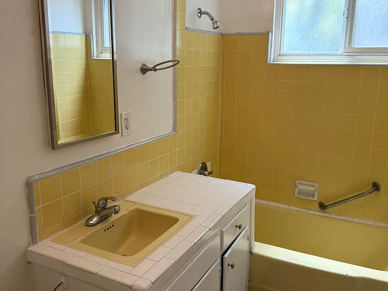 1138 S La Cienega Blvd #1 — Photo 15