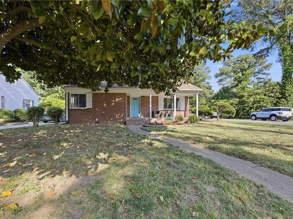 1324 Hawthorne Dr, Chesapeake, VA 23325