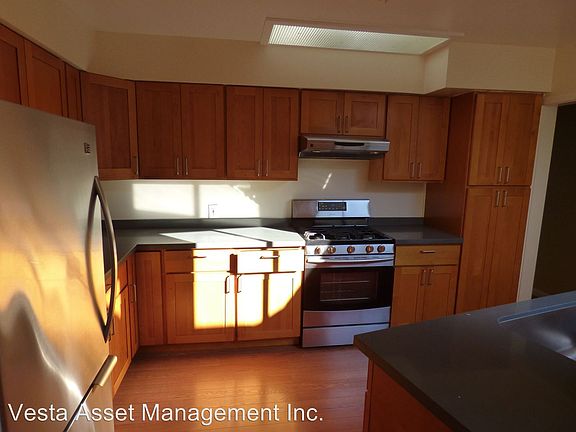 4th image of 12 Sylvan Dr