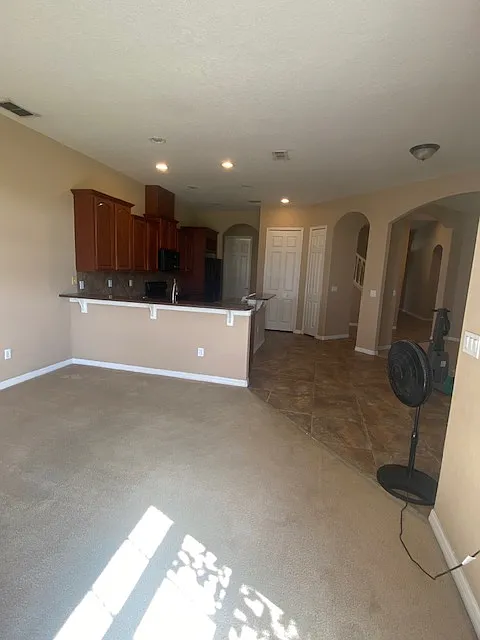 5 bed, 2841 sqft, $3,250 — Photo 2