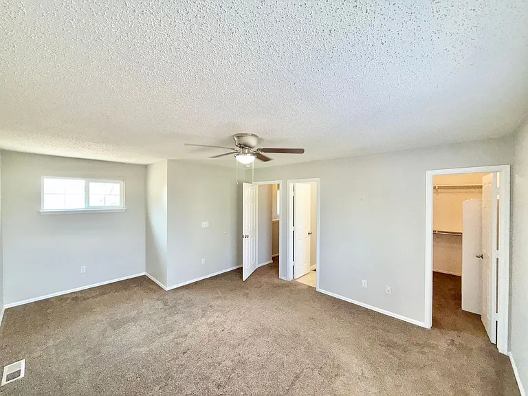 4899 Saddle Ridge Dr — Photo 20