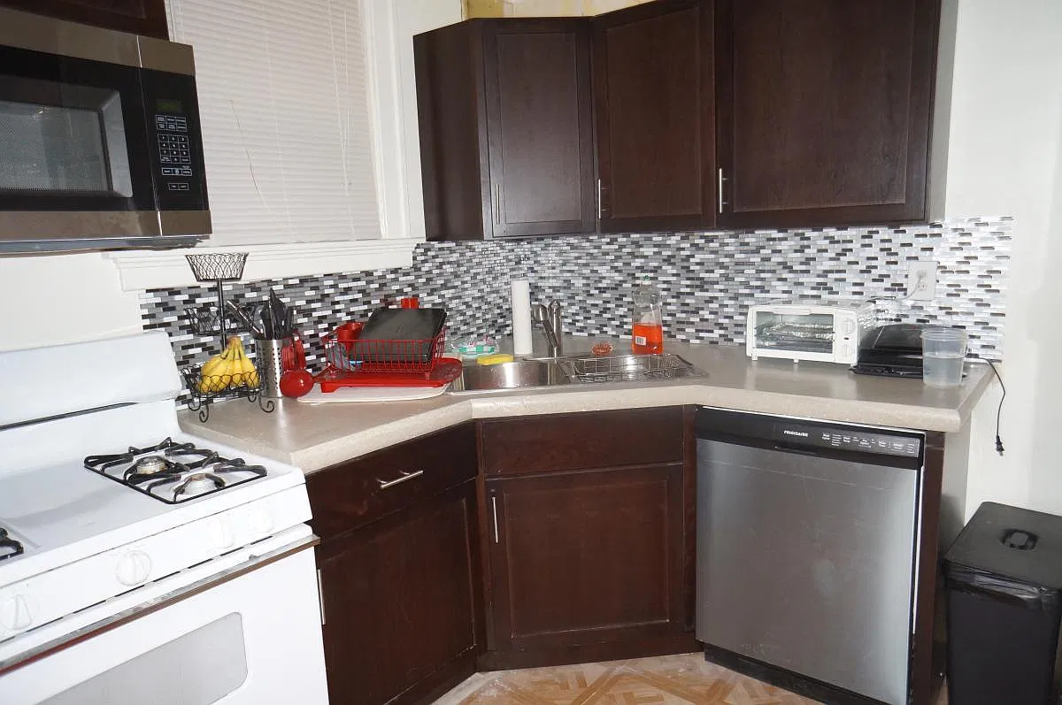 5 bed, 2046 sqft, $3,500 — Photo 4