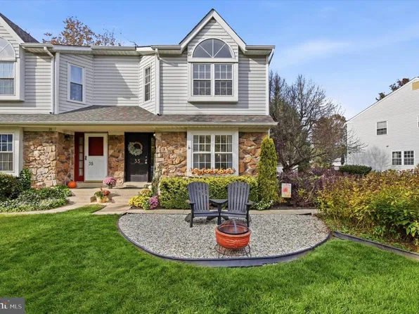 33 Pearl Dr, Doylestown, PA 18901