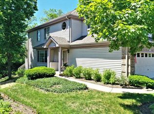 1540 N Saint Marks Pl, Palatine, IL 60067
