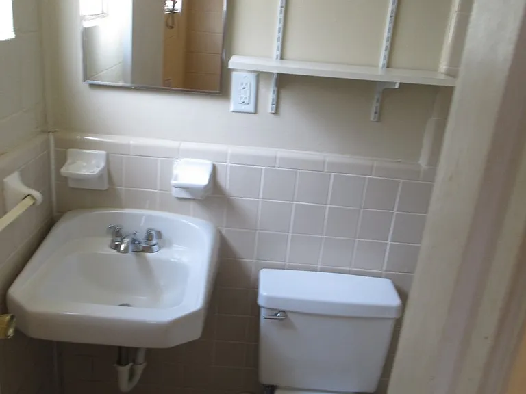 159 N Donahue Dr — Photo 4