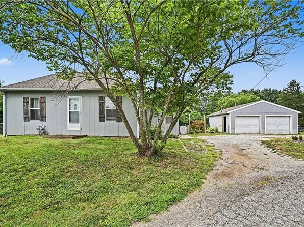 529 Liberty St, Smithville, MO 64089
