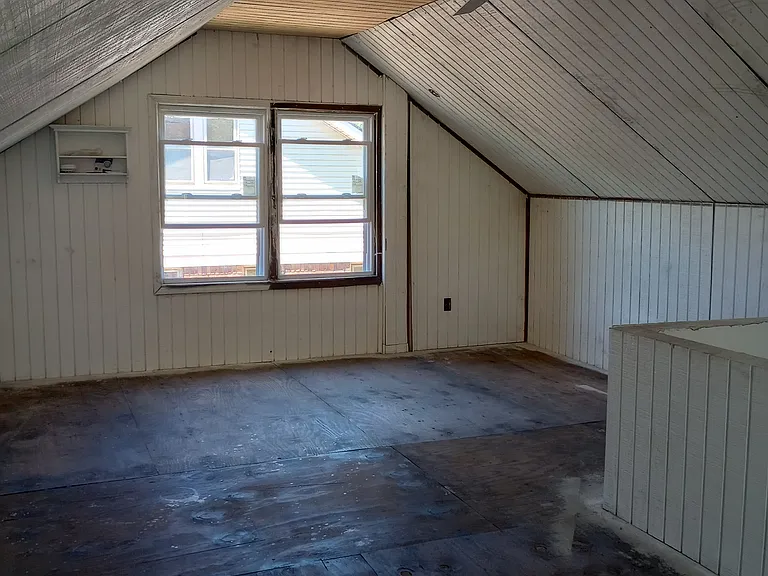 5274 Hereford St — Photo 13