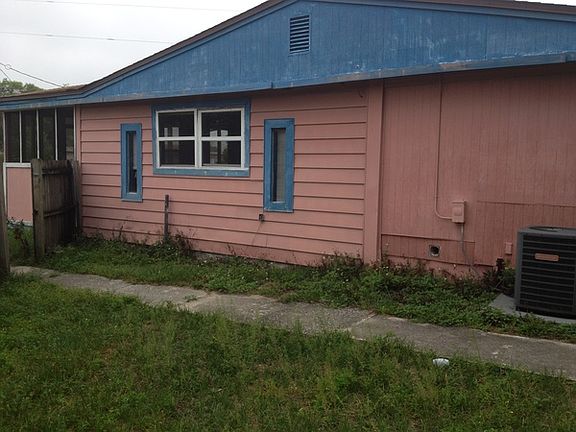 5th image of 305 Loma Pl