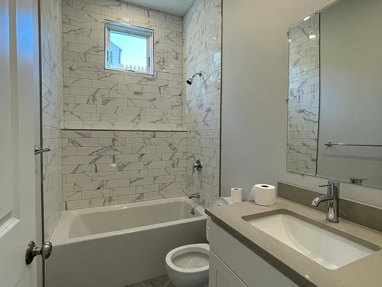 216 W Broadway #1 — Photo 9