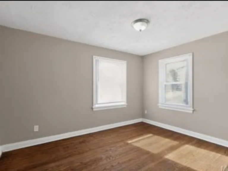 405 Estelle Ave — Photo 12