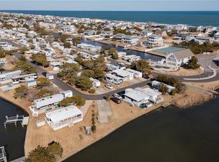 3665 Sandpiper Rd #193, Virginia Beach, VA 23456