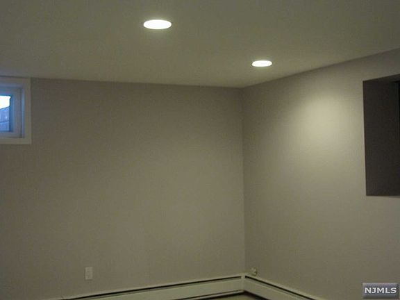 5th image of 83 Cameron Rd
