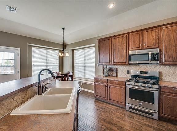 4th image of 10313 Colfax Dr