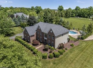 28 Lavada Ln, Ringoes, NJ