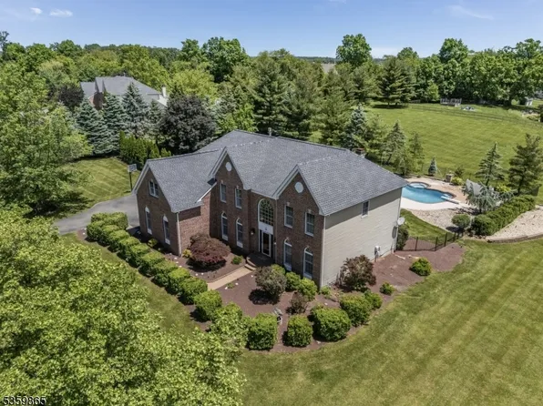 28 Lavada Ln, Raritan Twp., NJ 08551