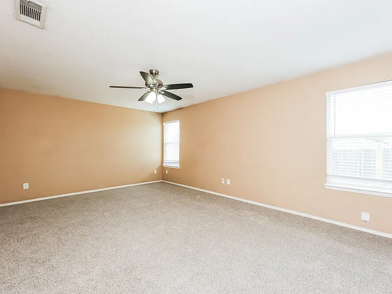 1324 Burleson St — Photo 10