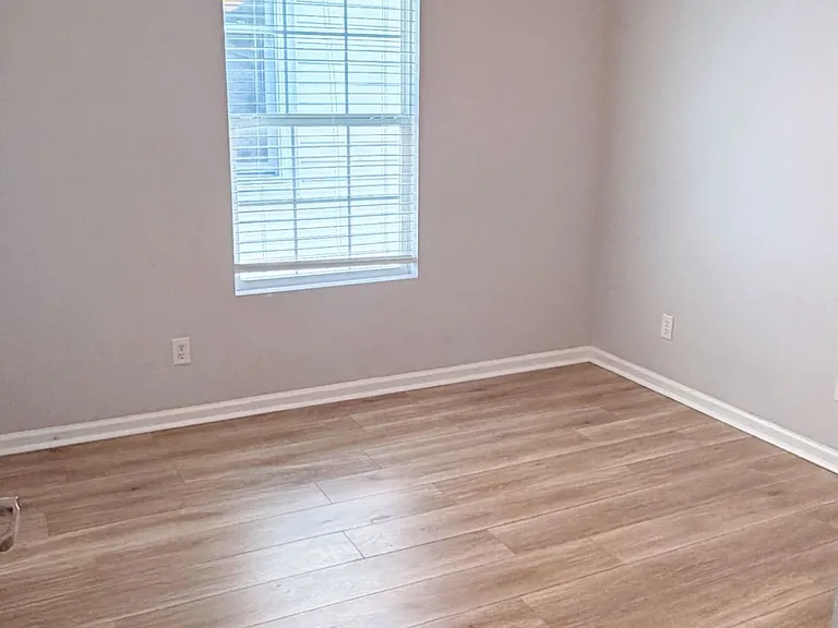 766 E Duffy St #B — Photo 4